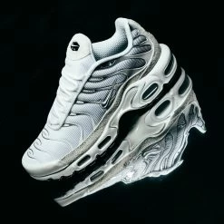 Nike Air Max Plus - Pure Platinum/Metallic Silver 17 Nike Air Max Plus - Pure Platinum/Metallic Silver -Fashion clothing Sneaker Politics Nike AirMaxPlus IG 2