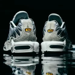 Nike Air Max Plus - Pure Platinum/Metallic Silver 19 Nike Air Max Plus - Pure Platinum/Metallic Silver -Fashion clothing Sneaker Politics Nike AirMaxPlus IG 4