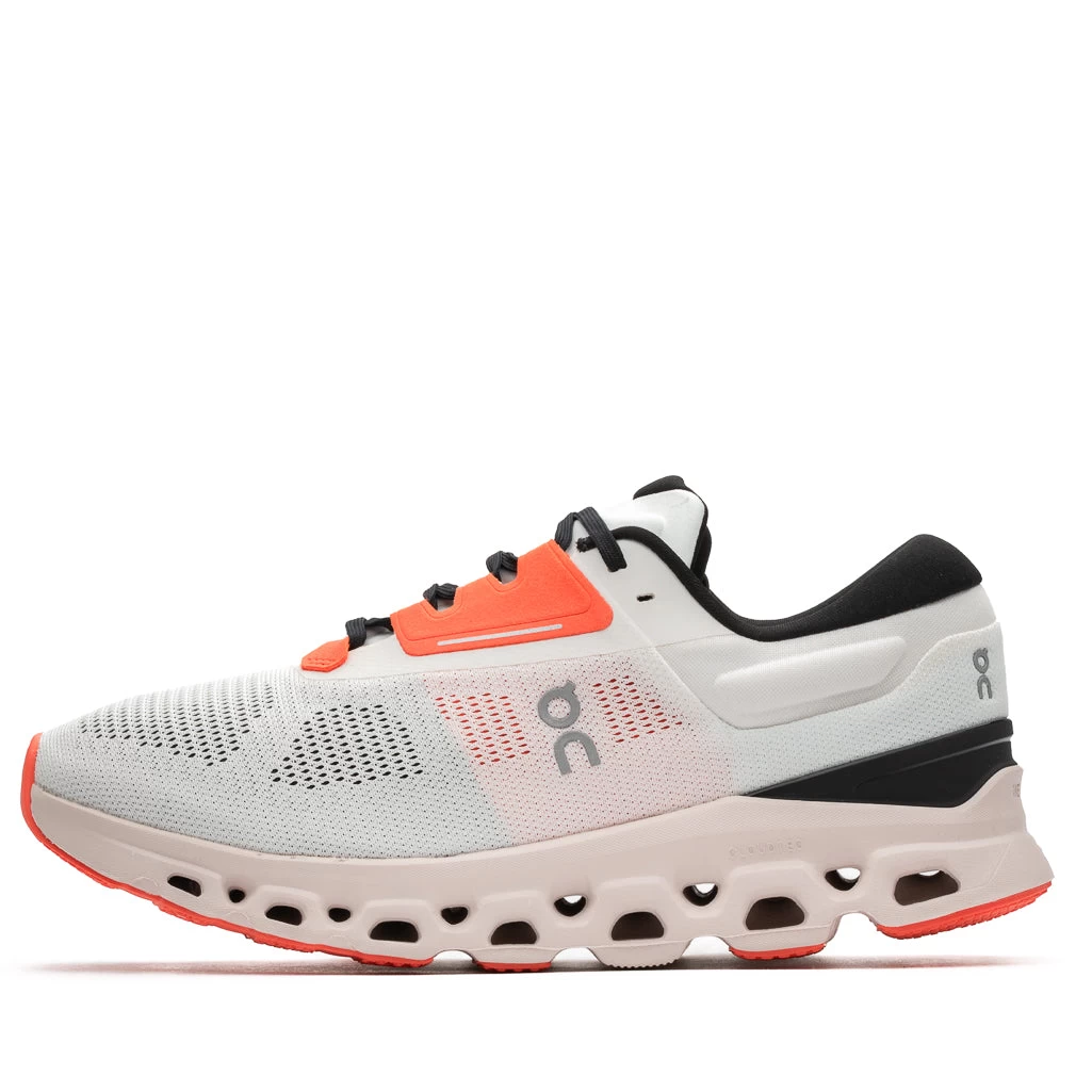 On Cloudstratus 3 - Undyed White/Sand 3 On Cloudstratus 3 - Undyed White/Sand